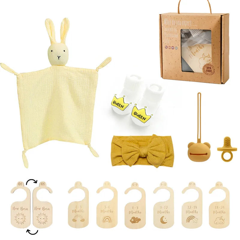 Newborn Bath Gift Set Double Sided Cotton Blanket Wooden Milestone Cards Gifts Box Wooden Crochet Rattle Brushs for Baby Shower