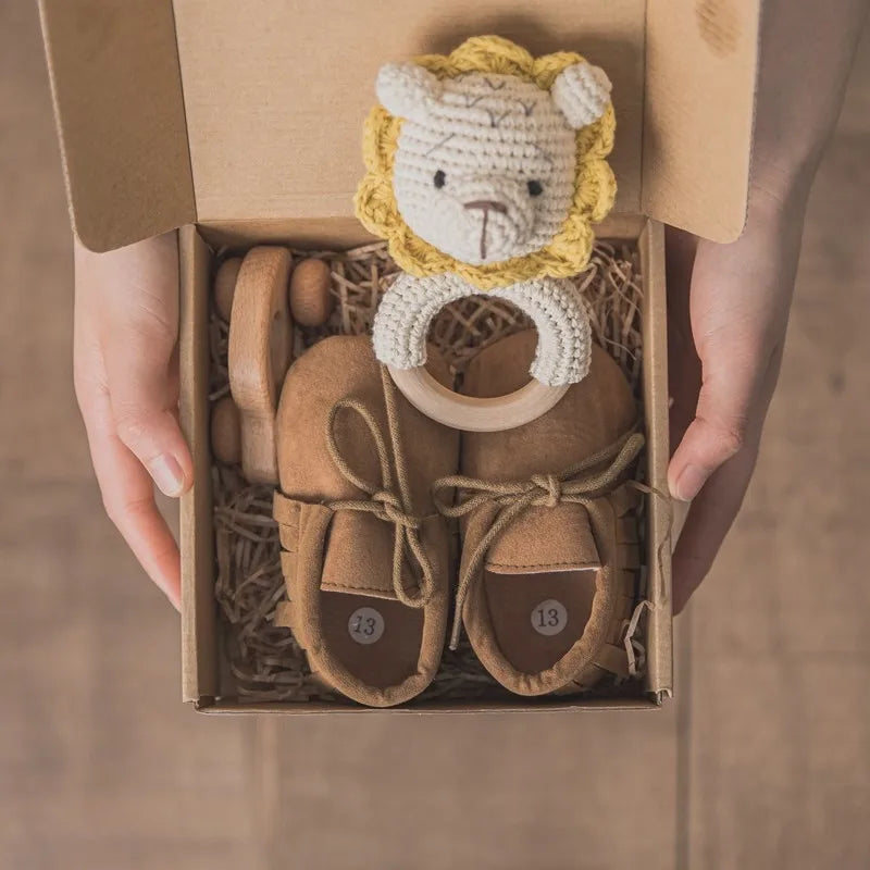 Newborn Bath Gift Set Double Sided Cotton Blanket Wooden Milestone Cards Gifts Box Wooden Crochet Rattle Brushs for Baby Shower